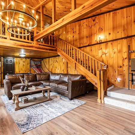 Fun Cabin With Hot Tub, Pool Table & Fire Pit - Big Blue Брайсон-Сити Экстерьер фото