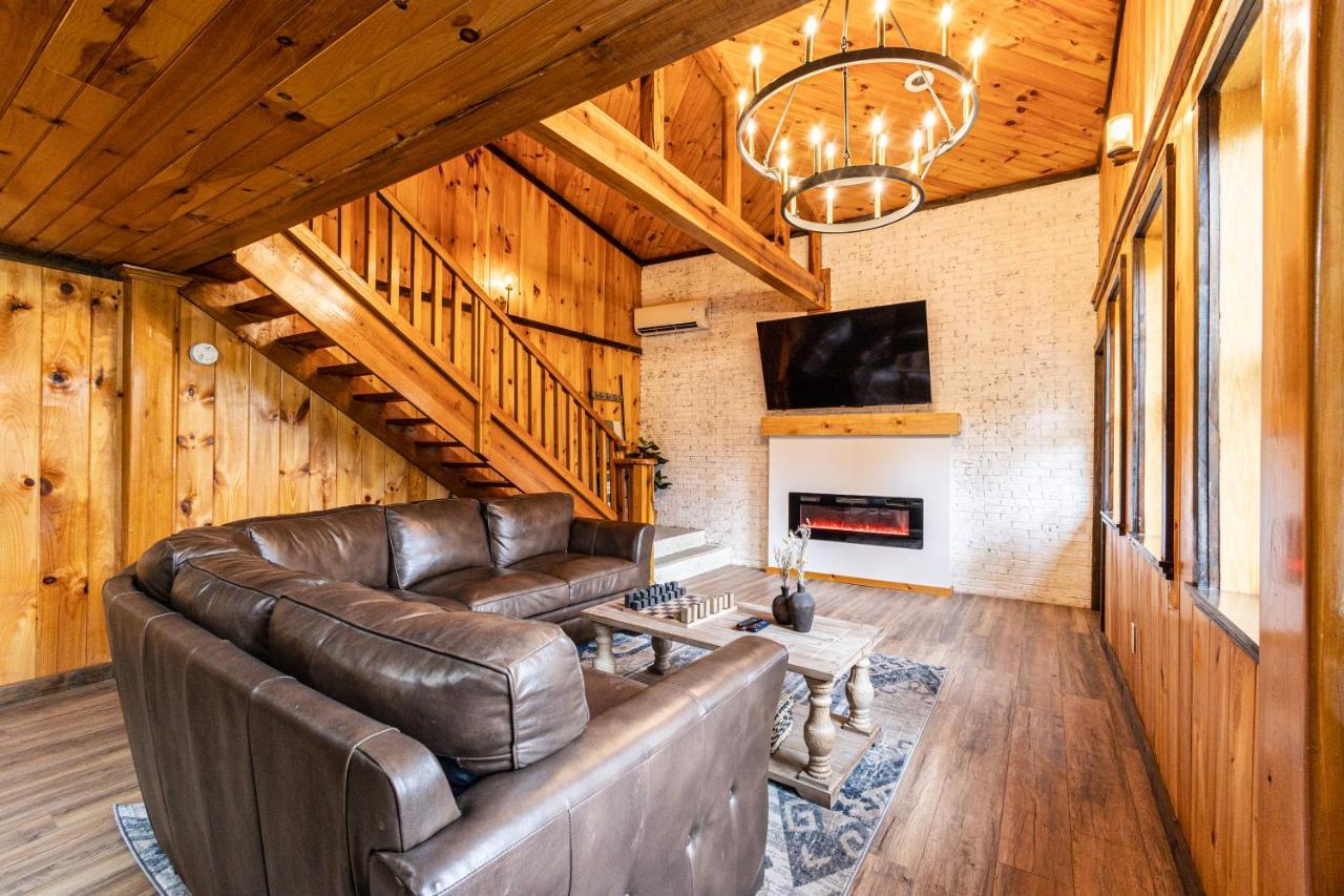 Fun Cabin With Hot Tub, Pool Table & Fire Pit - Big Blue Брайсон-Сити Экстерьер фото
