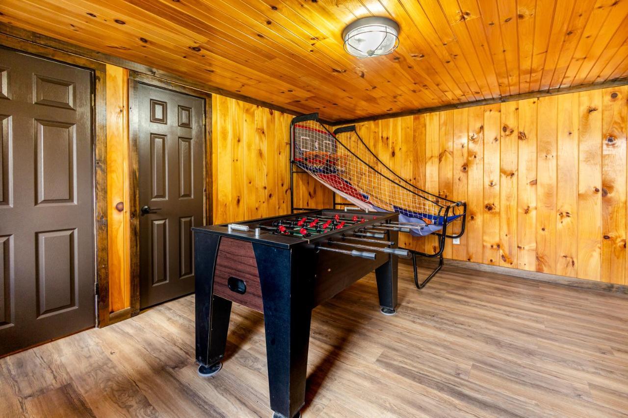 Fun Cabin With Hot Tub, Pool Table & Fire Pit - Big Blue Брайсон-Сити Экстерьер фото