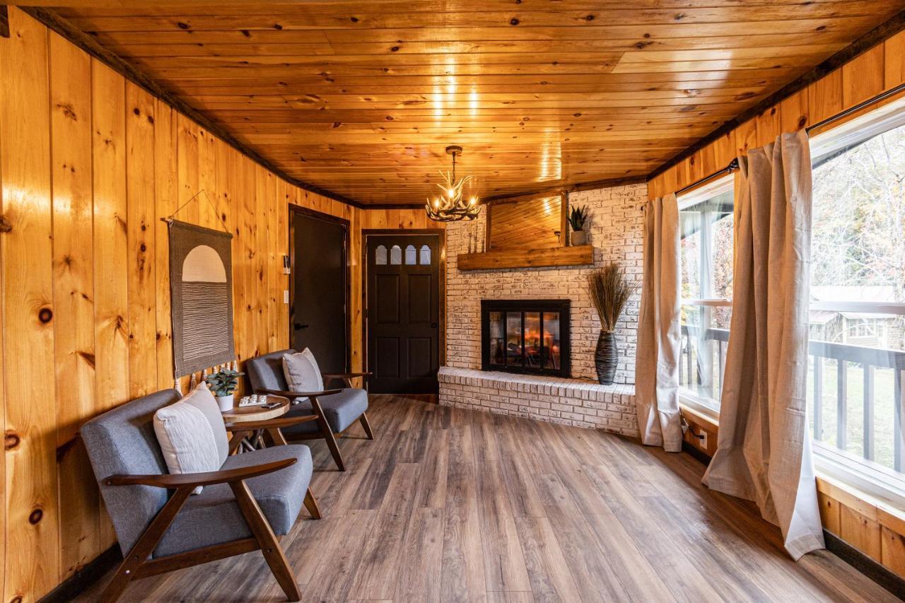 Fun Cabin With Hot Tub, Pool Table & Fire Pit - Big Blue Брайсон-Сити Экстерьер фото