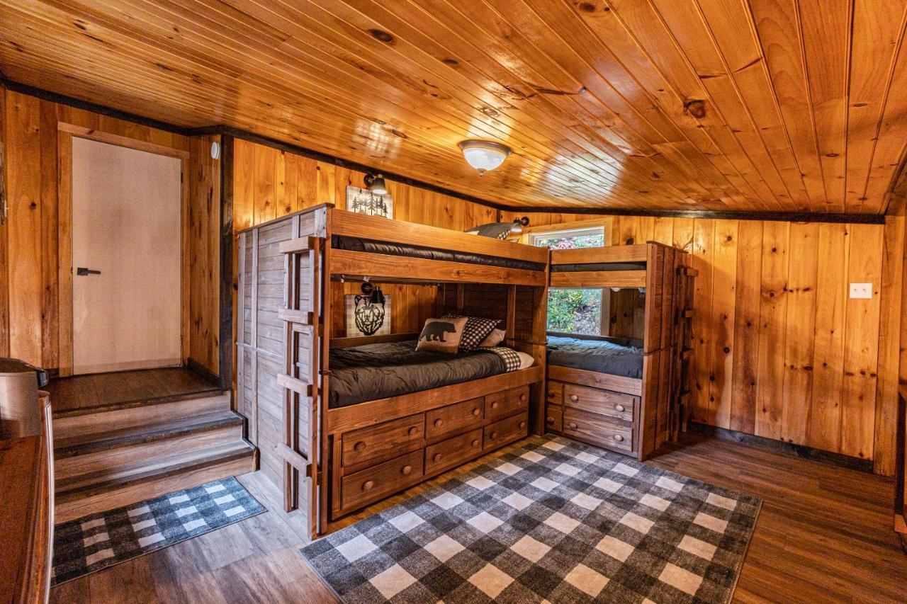 Fun Cabin With Hot Tub, Pool Table & Fire Pit - Big Blue Брайсон-Сити Экстерьер фото