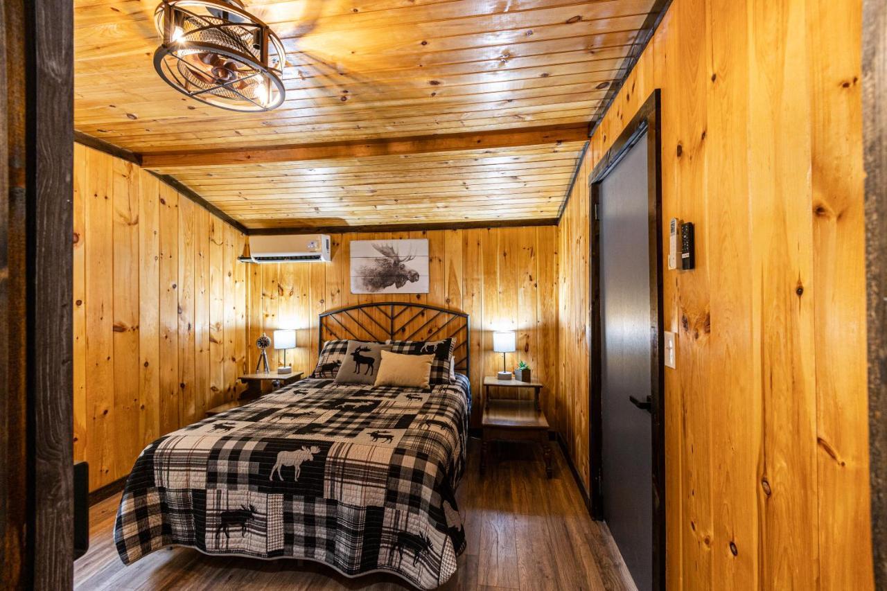 Fun Cabin With Hot Tub, Pool Table & Fire Pit - Big Blue Брайсон-Сити Экстерьер фото