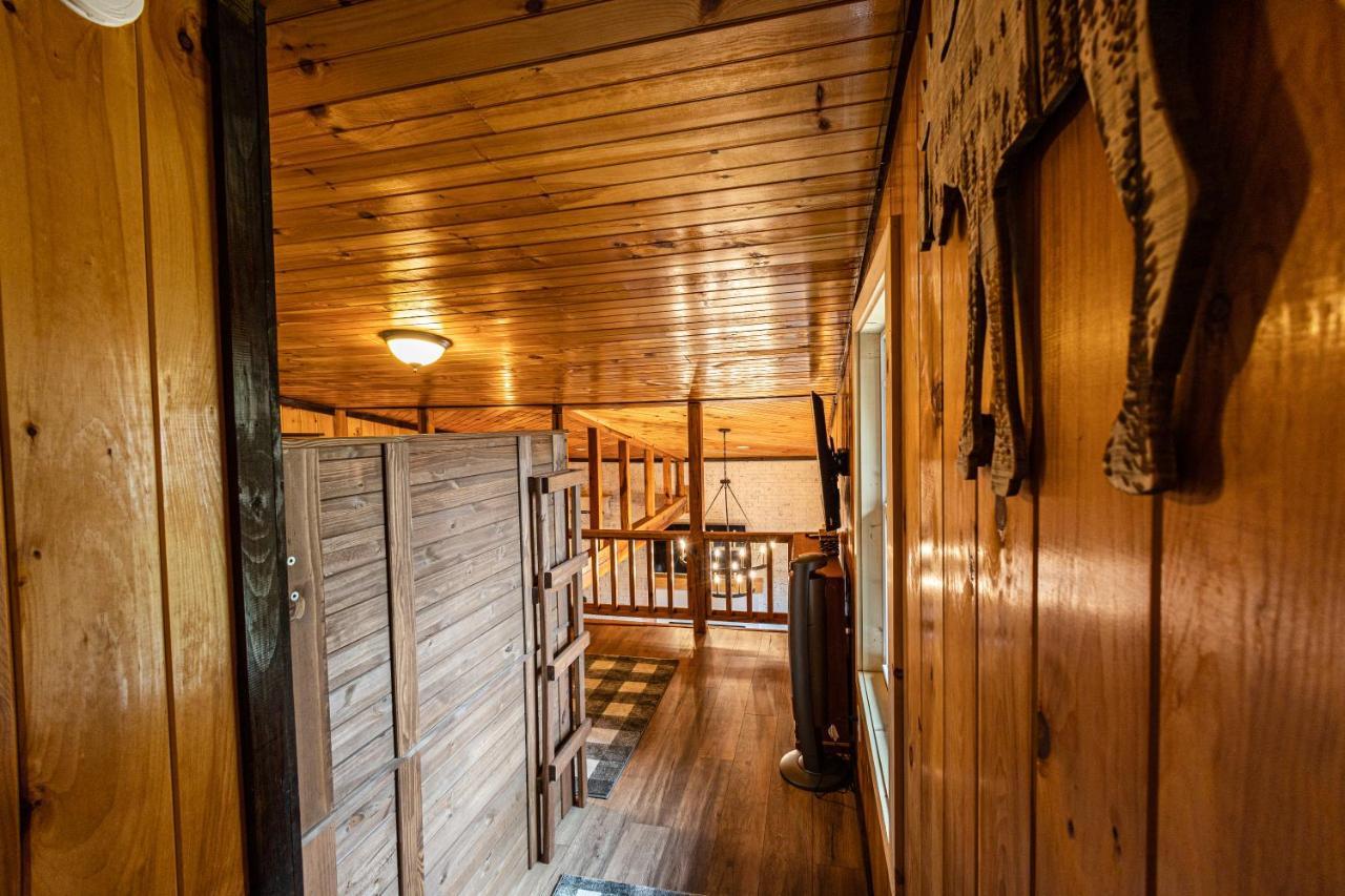Fun Cabin With Hot Tub, Pool Table & Fire Pit - Big Blue Брайсон-Сити Экстерьер фото