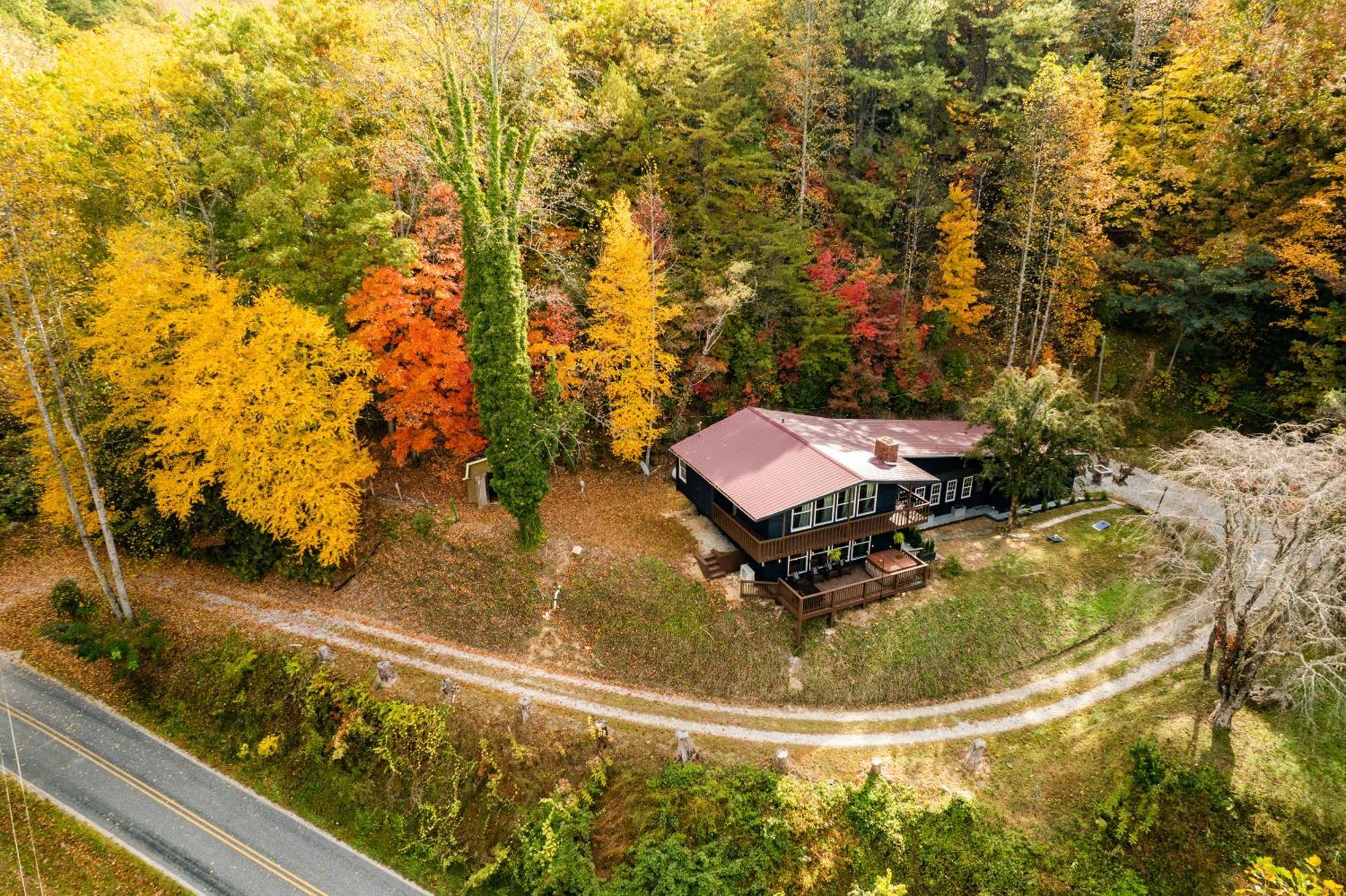 Fun Cabin With Hot Tub, Pool Table & Fire Pit - Big Blue Брайсон-Сити Экстерьер фото